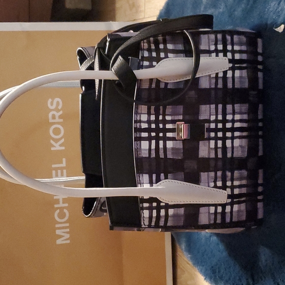 MICHAEL KORS COLLECTION Limited edition beautiful black and white shoulder bag😍 - Picture 2 of 9